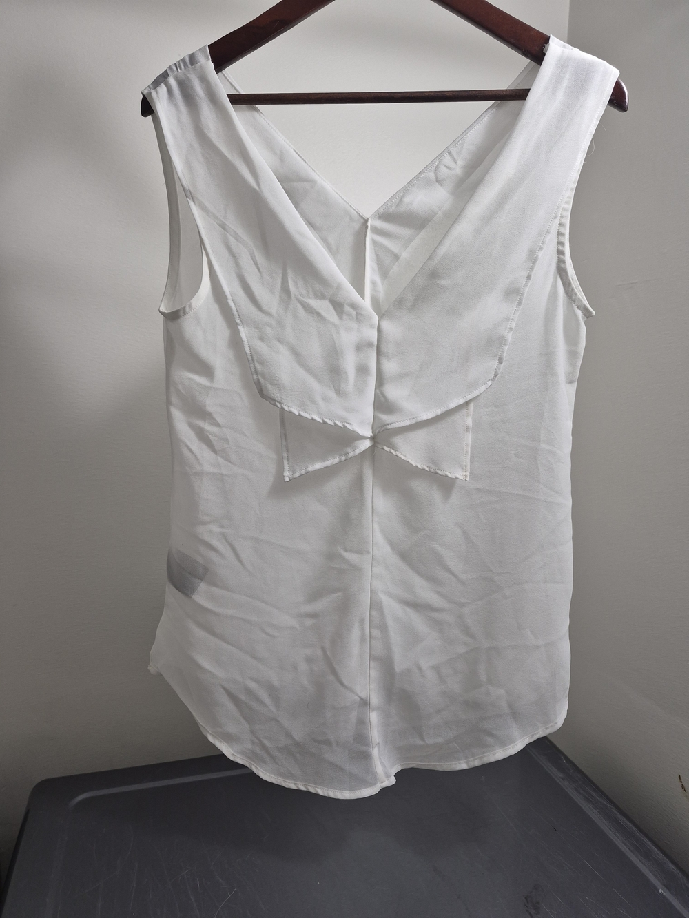 MELISSA NEPTON White Sleeveless V-Neck Bow-Back Camisole